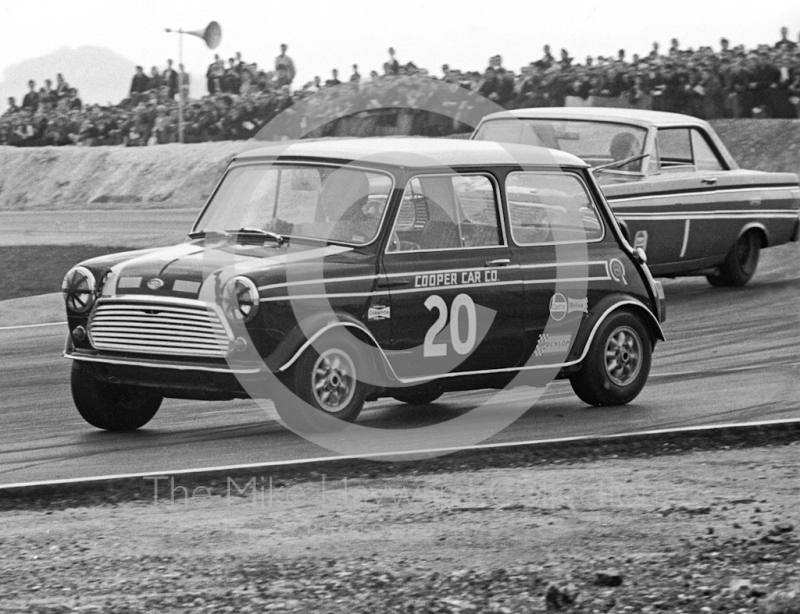 John Rhodes, Mini Cooper S, and David Hobbs, Ford Falcon, Thruxton Easter Monday meeting 1968.
