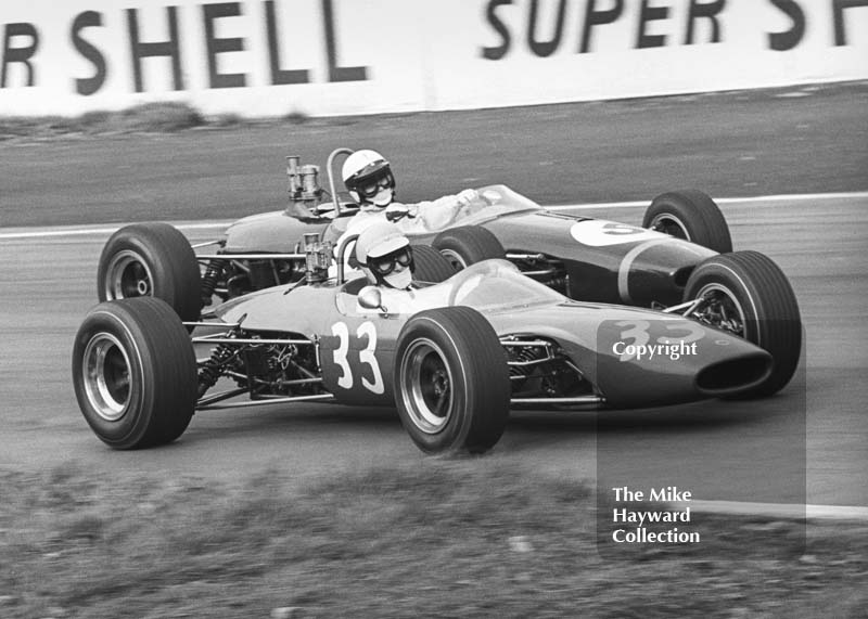 Morris Nunn, Lotus 41, and Peter Gaydon, Special Motor Racing Team Brabham BT18, Oulton Park, BRSCC Â£1000 1967.

