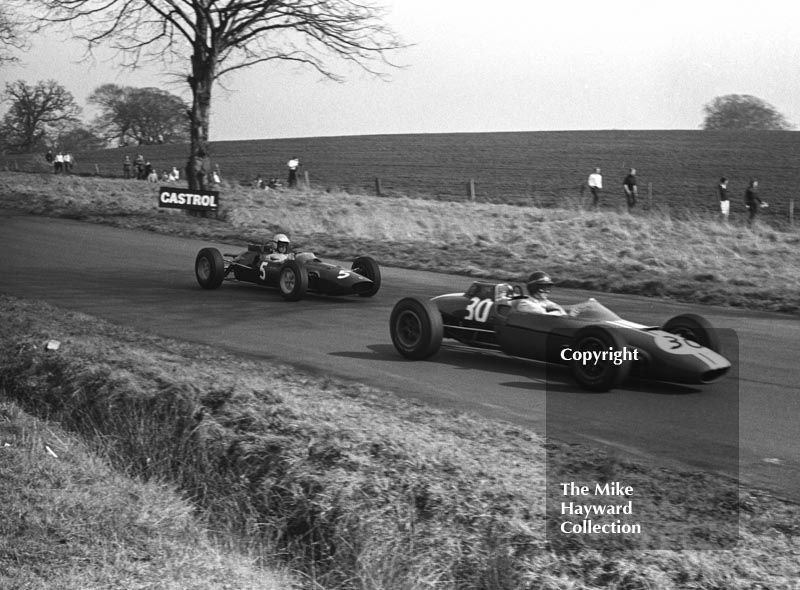 Tony Hegbourne, Willment Lola T55 (SL/64/2) Cosworth, and Peter Revson, Ron Harris Team Lotus 32 (32-F2-4), Oulton Park, Spring International 1965.
