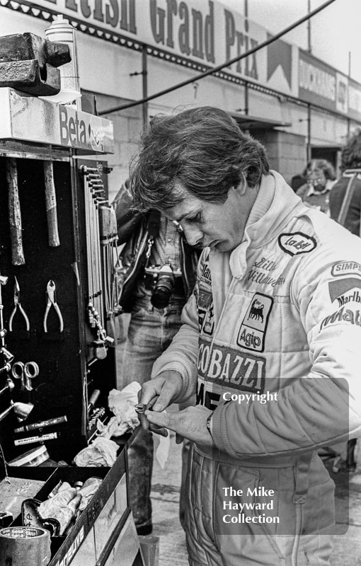 <span style="font-size: 13px;">Gilles Villeneuve uses a pair of mechanic's pliers to trim<span style="font-size: 13px;">&nbsp;his fingernails,<span style="font-size: 13px;">&nbsp;Silverstone, British Grand Prix 1979.
