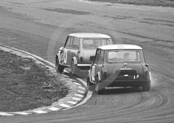 Alec Poole, Equipe Arden Mini Cooper S, and Rob Mason, Don Moore Mini Cooper S, Brands Hatch, Race of Champions meeting 1969.
