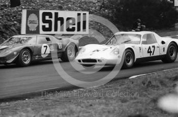 David Prophet/Richard Bond, Ford GT40, before retiring with engine trouble, and the Digby Martland/Brian Classick Chevron B8 BMW, second in the 2 litre Prototype category, BOAC 500, Brands Hatch, 1968
