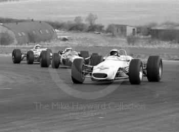 Peter Gethin, Lythgoe Chevron B10, ahead of Jack Oliver, Lotus 48, at the Thruxton Easter Monday F2 International, 1968.

