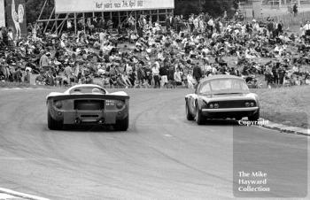 Keith Burnard/Peter Taggart, Lotus Elan, Paul Hawkins/Jonathan Williams, Ferrari 330 P4, 1967 BOAC 500, Brands Hatch.

