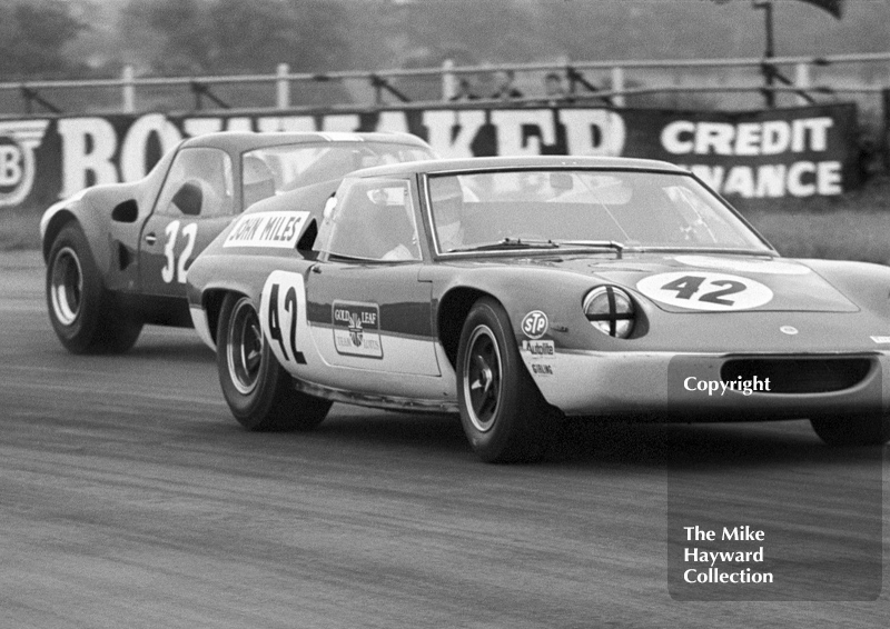 John Miles, Gold Leaf Team Lotus 47 Europa and John Lepp, Chevron, 1968 Martini International 300, Silverstone