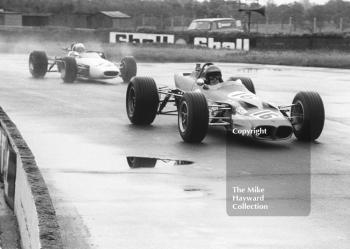 Morris Nunn, Gold Leaf Team Lotus 59, and Bill Stone, Jurg Dubler Racing McLaren M4A, 1969 Martini Trophy meeting, Silverstone.
