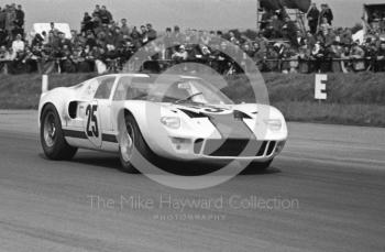 Skip Scott, Essex Wire Corporation Ford GT40, Silverstone International Trophy meeting 1966.
