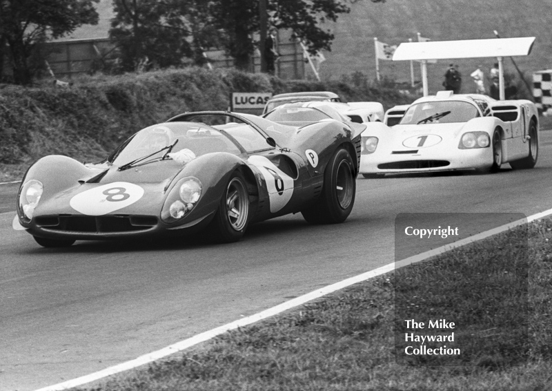 Jonathan Williams/Paul Hawkins, Ferrari 330P4, and Phil Hill/Mike Spence, Chaparral 2F, Brands Hatch, BOAC 500 1967.