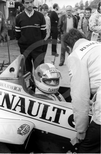 Derek Warwick, Renault RE60B, in the pits atBrands Hatch, 1985 European Grand Prix.
