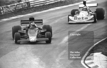 Gunnar Nilsson, JPS Lotus 77, and Vittorio Brambilla, Beta March 761, at Bottom Bend, Race of Champions, Brands Hatch, 1976.
