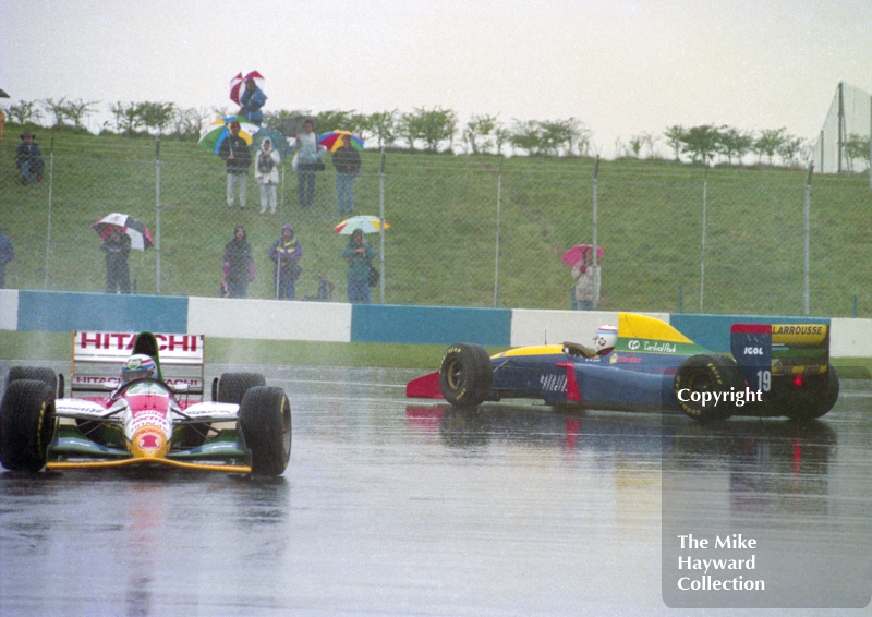 Philippe Aliot spins his Larrousse LH93 as Alex Zanardi passes in his Lotus 107B, 1993 European Grand Prix, Donington.